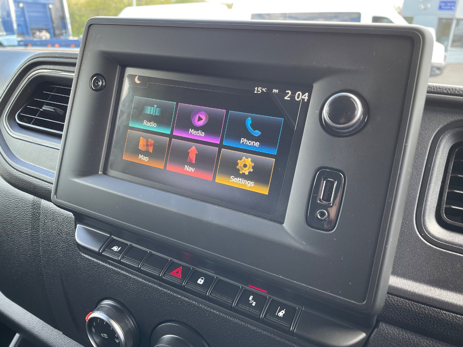 2025 Renault Master - image 23