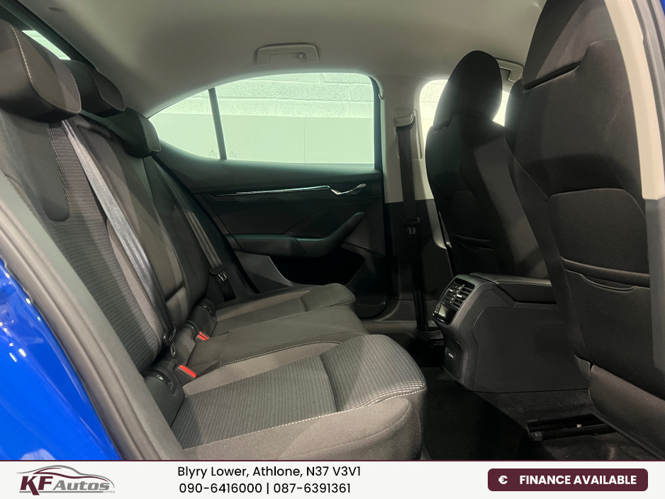 2023 Skoda Octavia - image 18