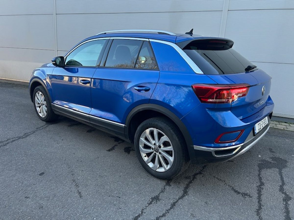 2023 Volkswagen T-Roc - image 3