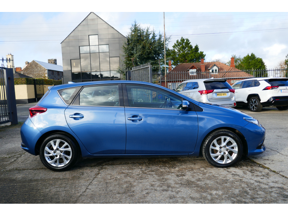 2015 Toyota Auris DIESEL 1.6 D-4D BUSINESS EDITION 110BHP €9,500