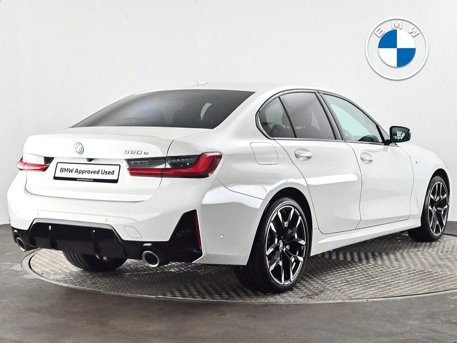 2025 BMW 3 Series - image 21