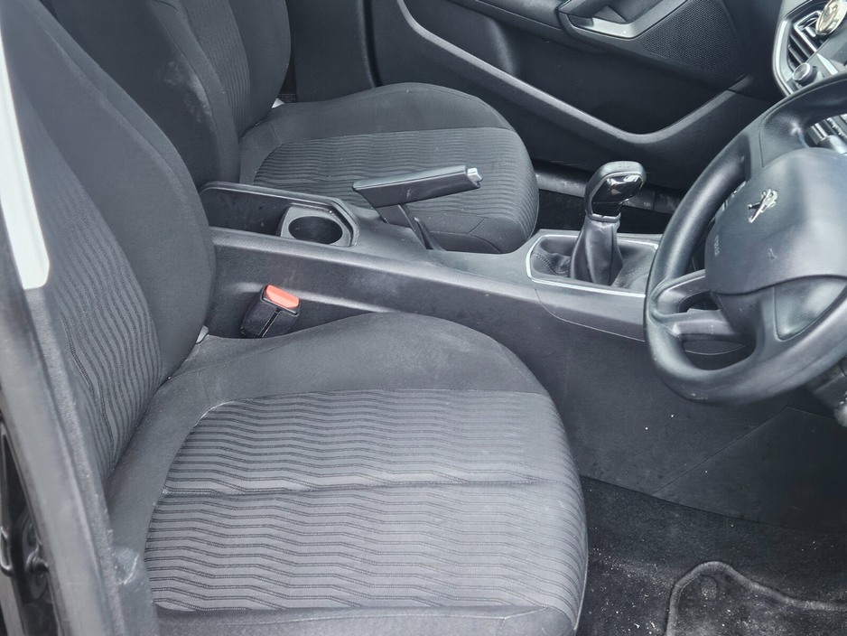 2018 Peugeot 308 - image 6