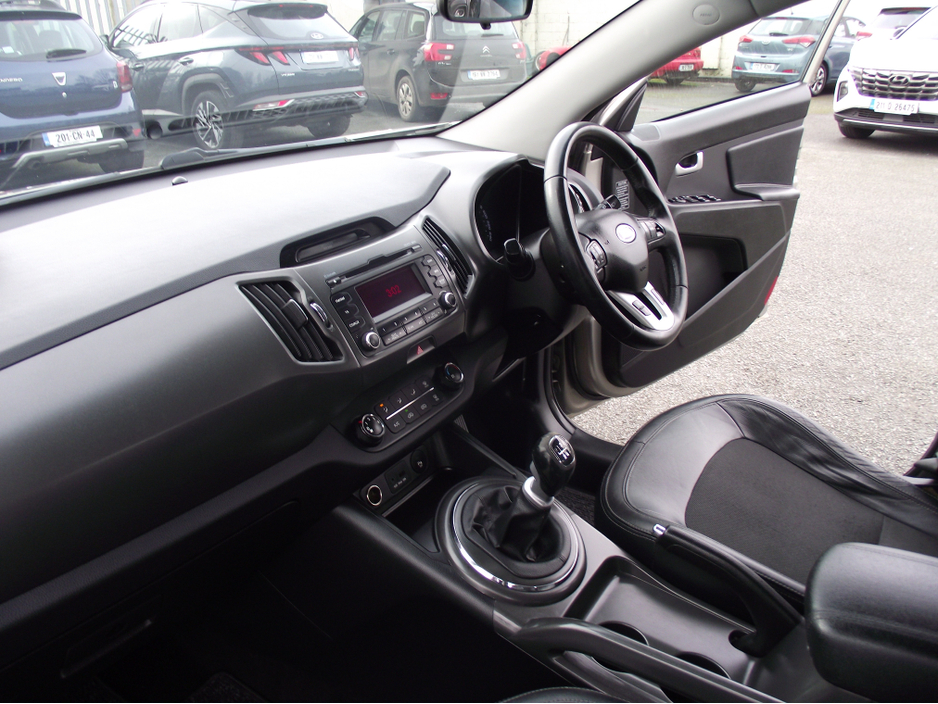 2012 Kia Sportage - image 10