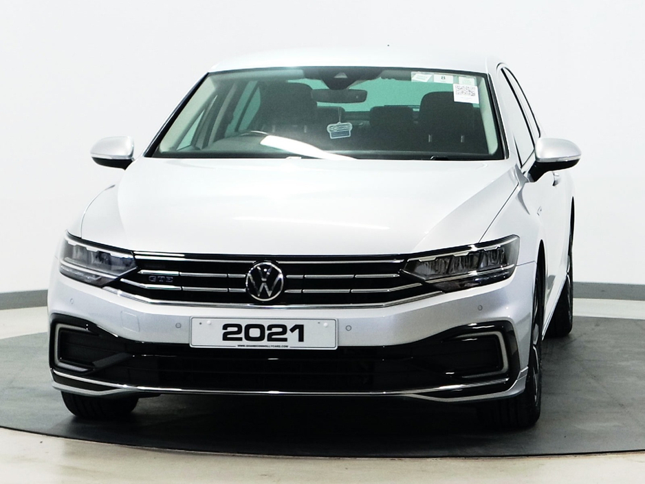 2021 Volkswagen Passat - image 9