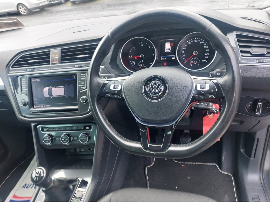 2017 Volkswagen Tiguan - image 3