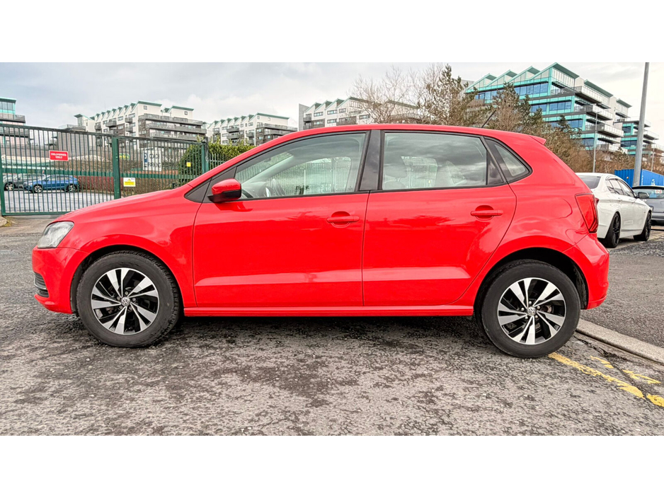 2015 Volkswagen Polo  €11,000