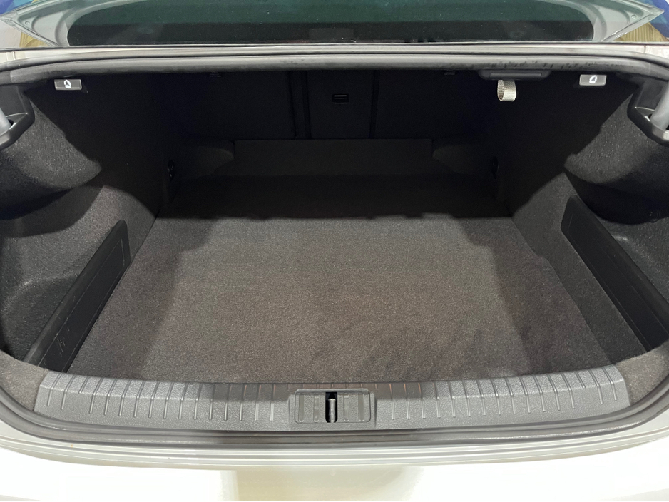 2021 Volkswagen Passat 2.0TDI Business / FINANCE AVAILABLE €16,950