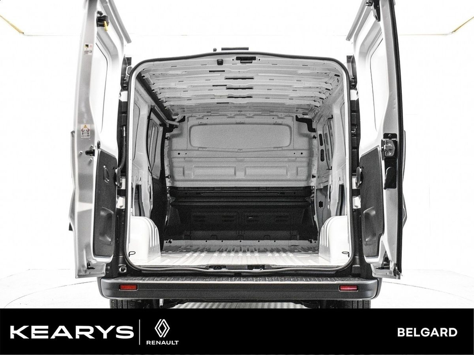 2024 Renault Trafic - image 5