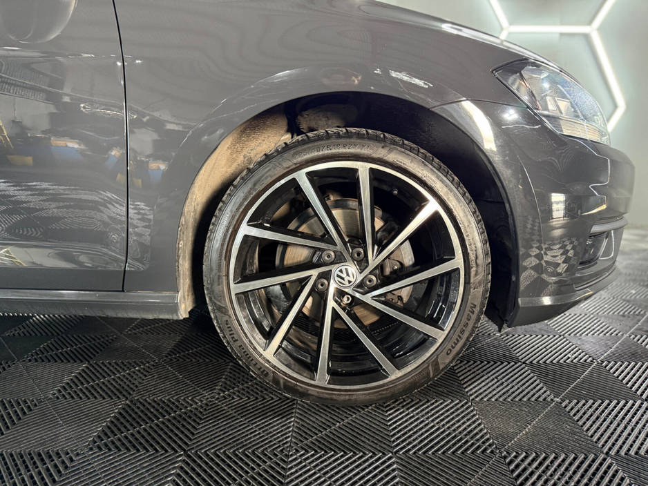 2019 Volkswagen Golf - image 4