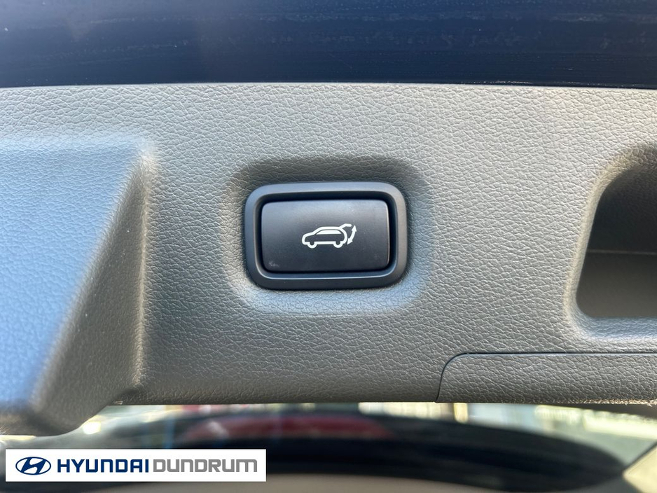 2023 Hyundai Santa Fe - image 9