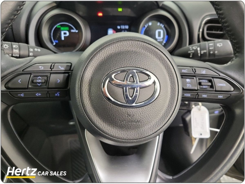 2023 Toyota Yaris - image 17