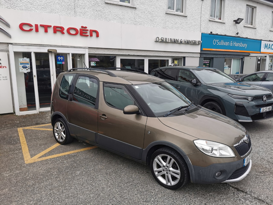 2015 Skoda Roomster - image 2