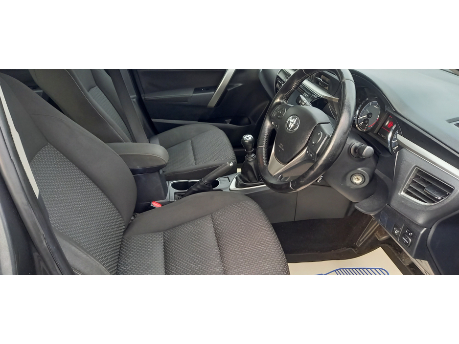 2016 Toyota Corolla - image 5