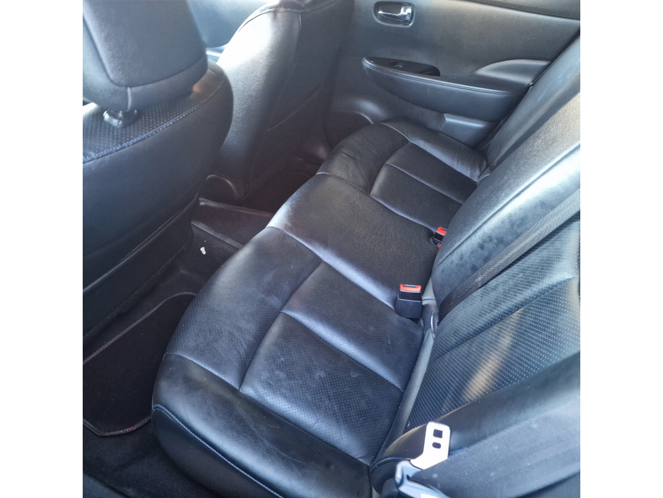 2014 Nissan Leaf - image 12