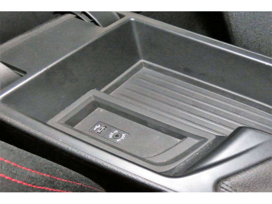 2017 BMW 1 Series - image 23