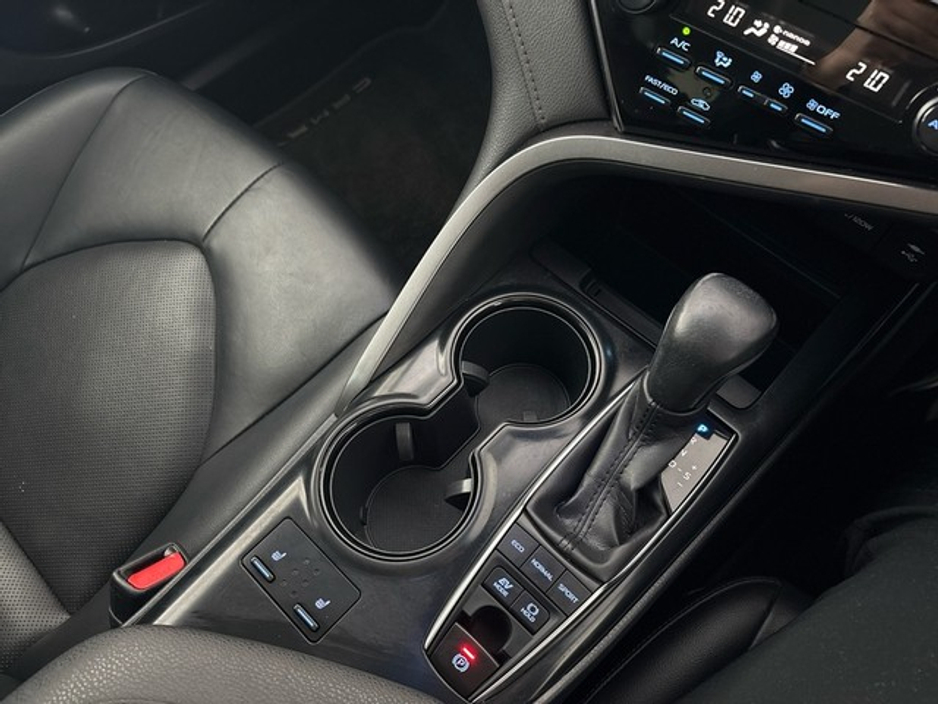 2019 Toyota Camry - image 13