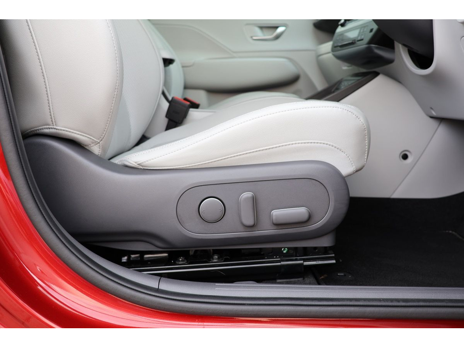 2025 Hyundai Kona - image 8