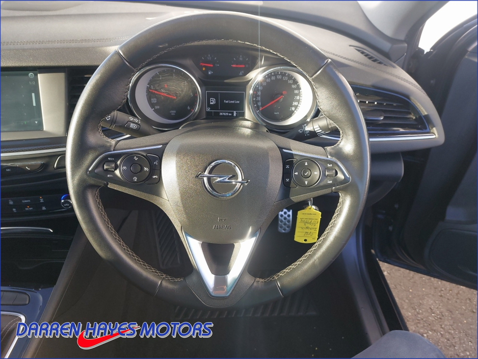 2021 Opel Insignia - image 18