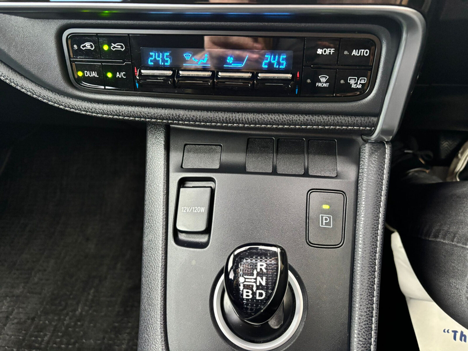 2016 Toyota Auris Hybrid €13,950