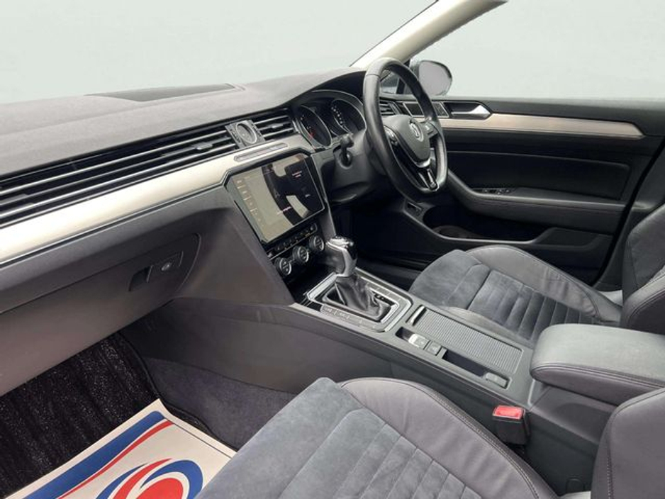 2018 Volkswagen Passat - image 26