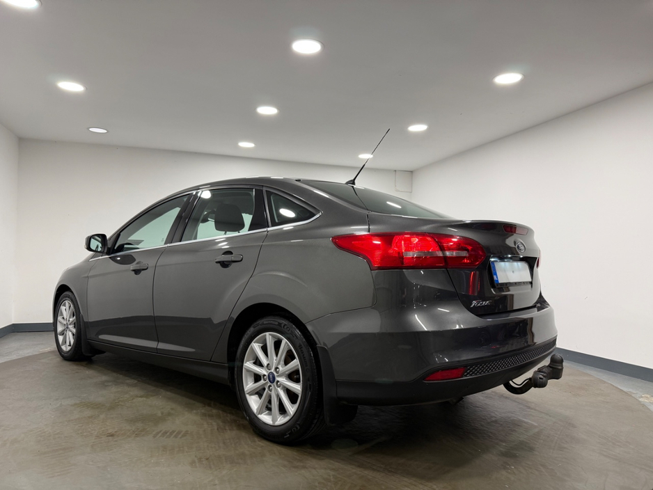 2017 Ford Focus - image 8