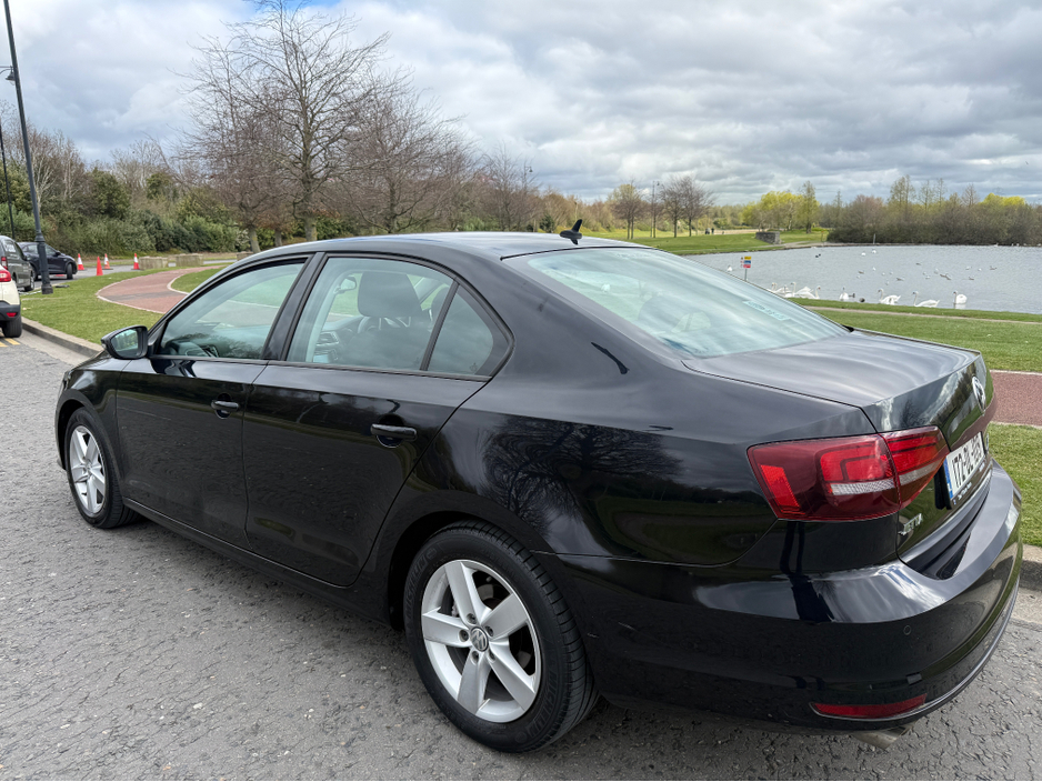 2017 Volkswagen Jetta - image 7