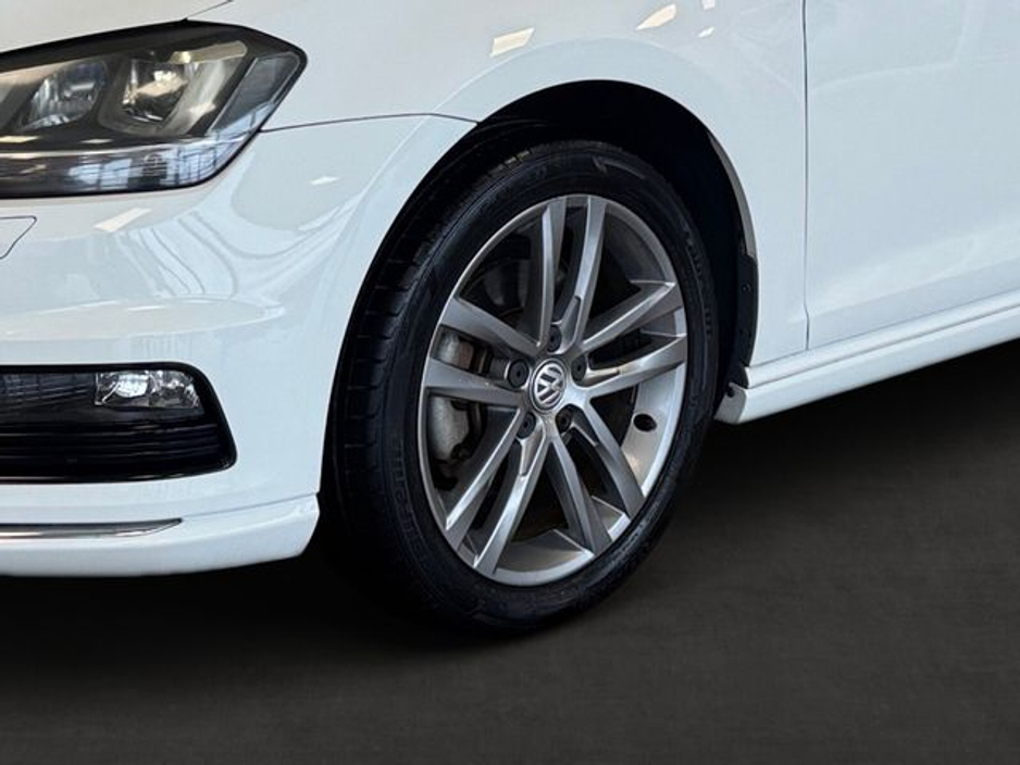 2016 Volkswagen Golf - image 10