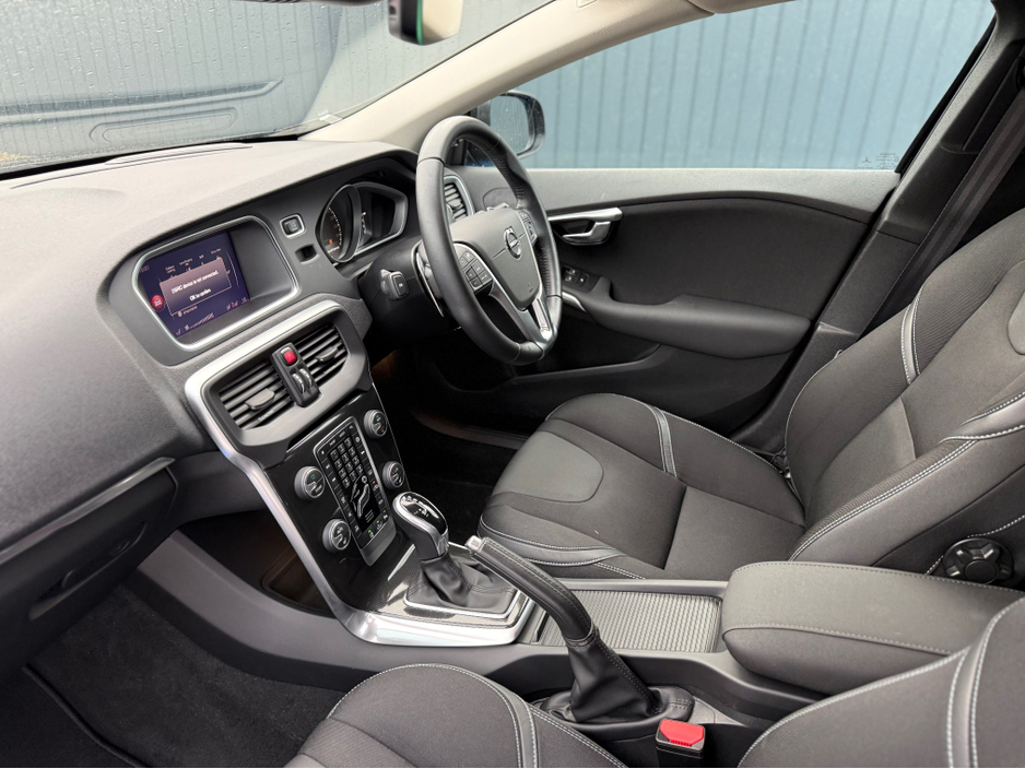 2019 Volvo V40 MOMENTUM - D4 2.0L DIESEL - AUTO - 12M WARRANTY - CAR: 1616