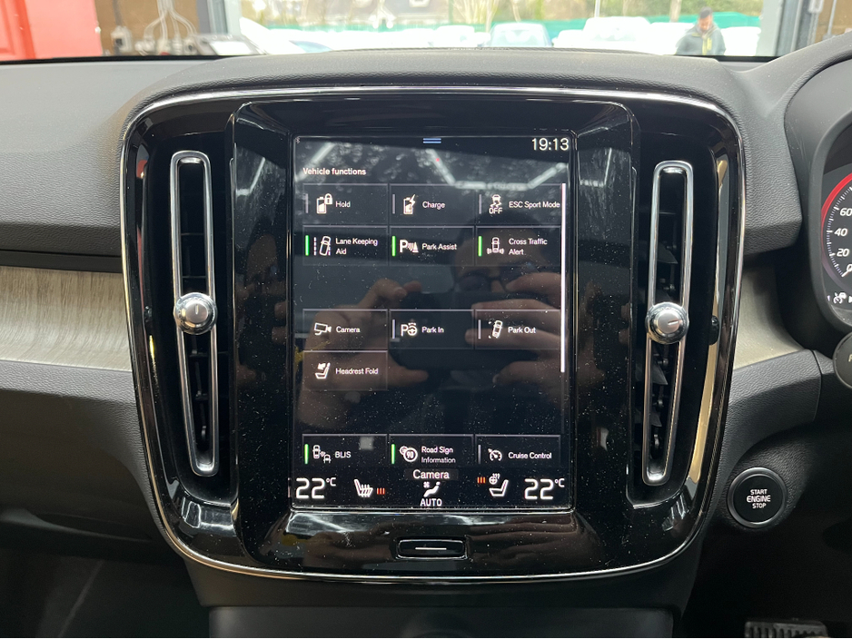 2022 Volvo XC40 €35950! 2022 VOLVO XC40 T5 RECHARGE PLUG-IN HYBRID 1.5 AUTOMATIC / CRUISE CONTROL / ELECTRIC MEMORY & HEATED SEATS / REAR HEATED SEATS / 360° PARKING CAMERA / APPLE CARPLAY / PANORAMIC SUNROOF €35,950