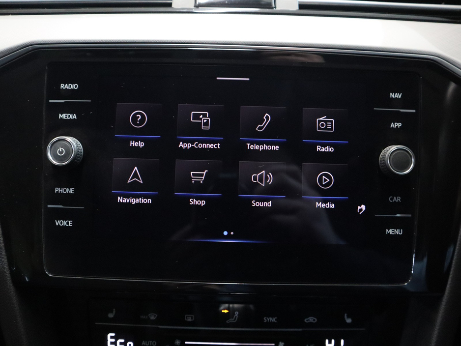 2021 Volkswagen Passat - image 18