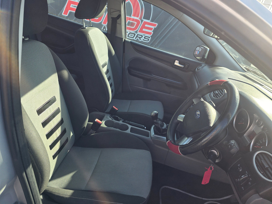 2011 Ford Focus - image 8