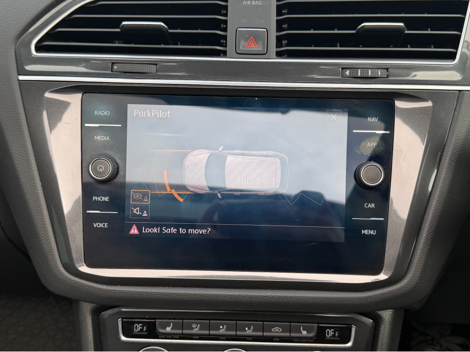 2018 Volkswagen Tiguan - image 18