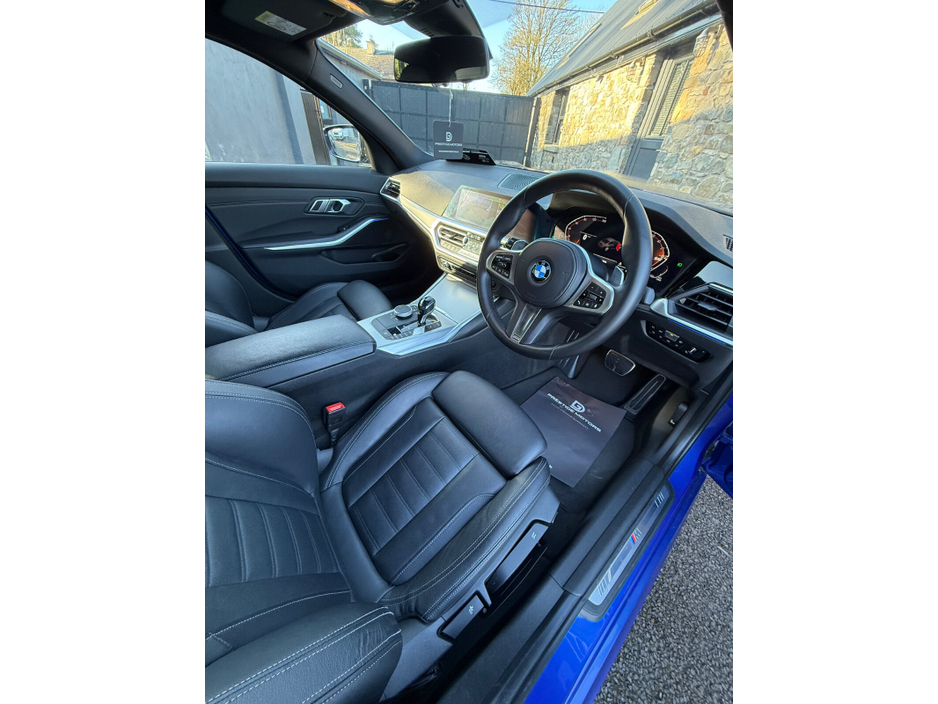 2021 BMW 3 Series - image 9