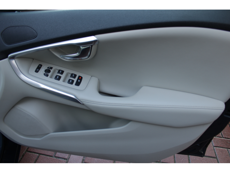 2019 Volvo V40 2.0D4 INSCRIPTION 5DR HATCHBACK AUTO HUGE SPEC  // 1 OWNER CAR // AS NEW CONDITION THROUGHOUT // BUY WITH CONFIDENCE AA AND SIMI APPROVED DEALER 2026 // FINANCE ARRANGED // €19,950