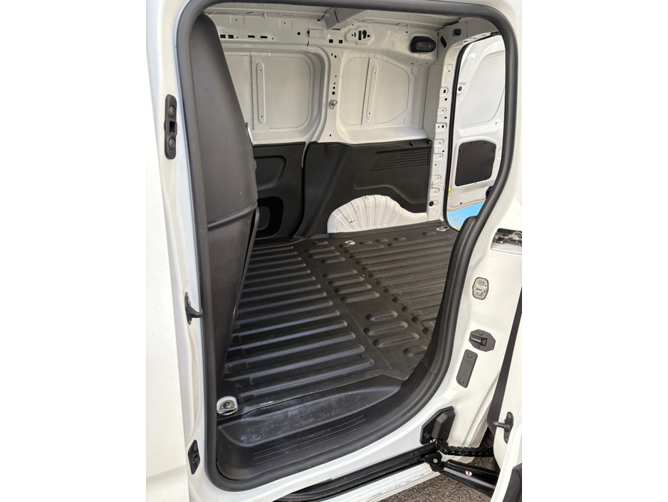 2021 Citroen Berlingo - image 11