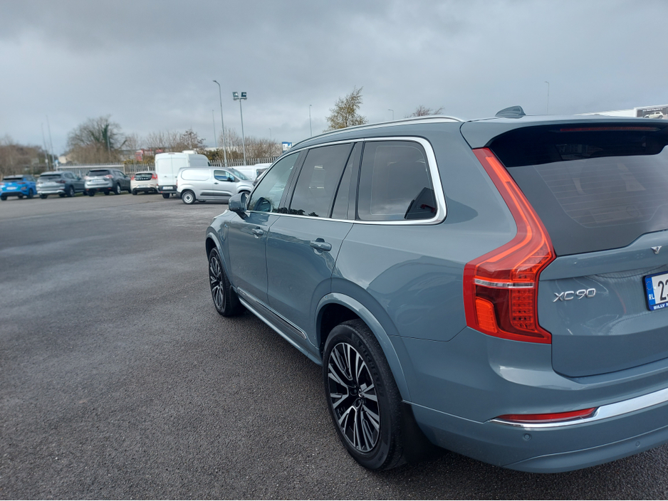 2023 Volvo XC90 T8 PHEV CORE AWD 5DR AUTO €67,950