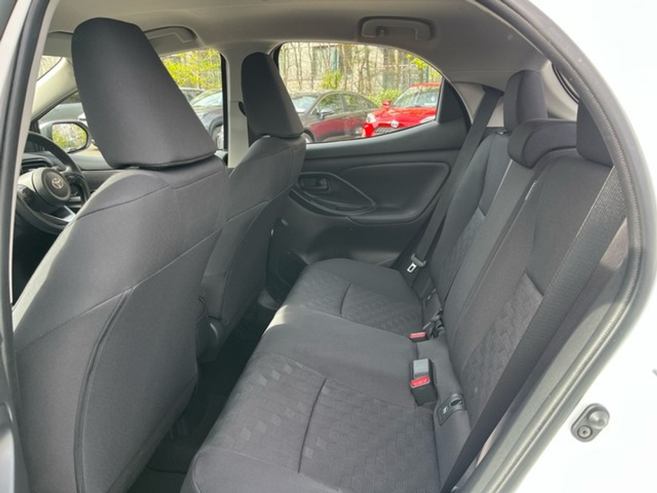 2025 Toyota Yaris - image 7