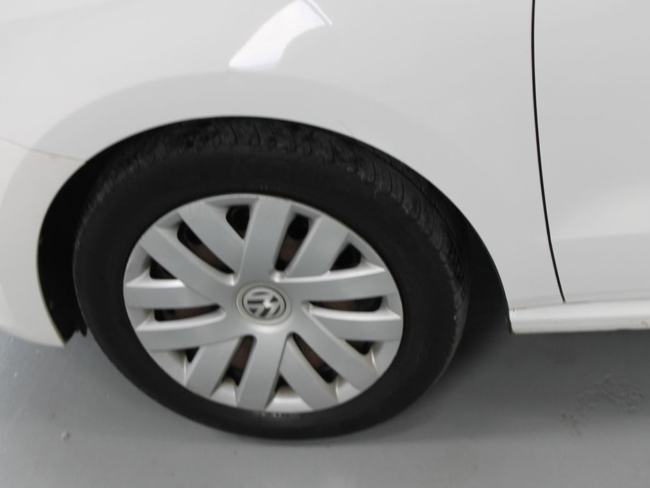 2012 Volkswagen Polo - image 22