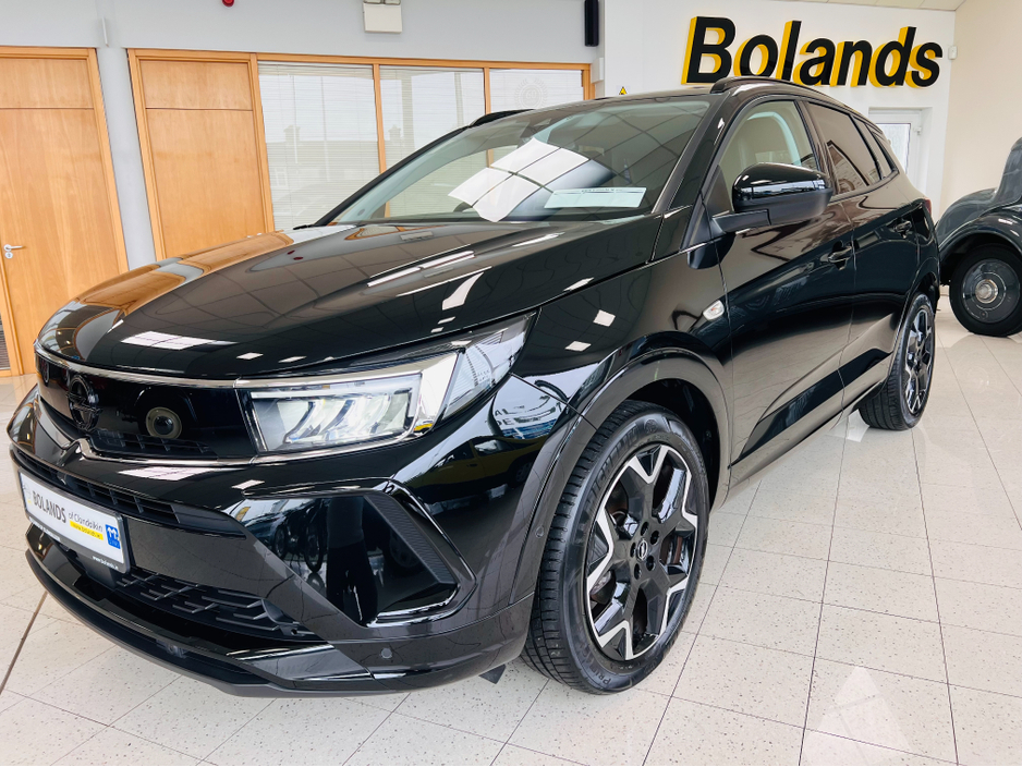 2024 Opel Grandland NOW SOLD THANK YOU www.bolands.ie Est.1955
