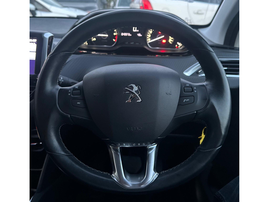 2017 Peugeot 208 - image 17