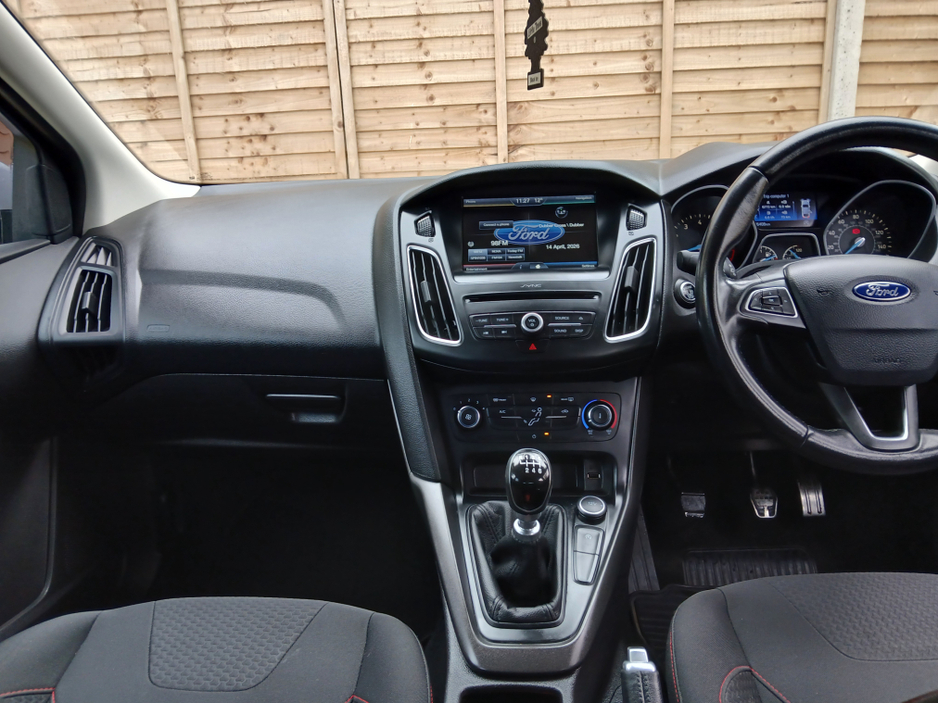 2016 Ford Focus - image 4