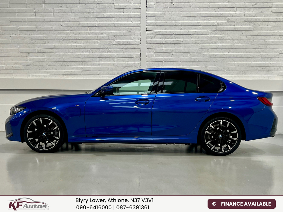 2025 BMW 3 Series - image 4