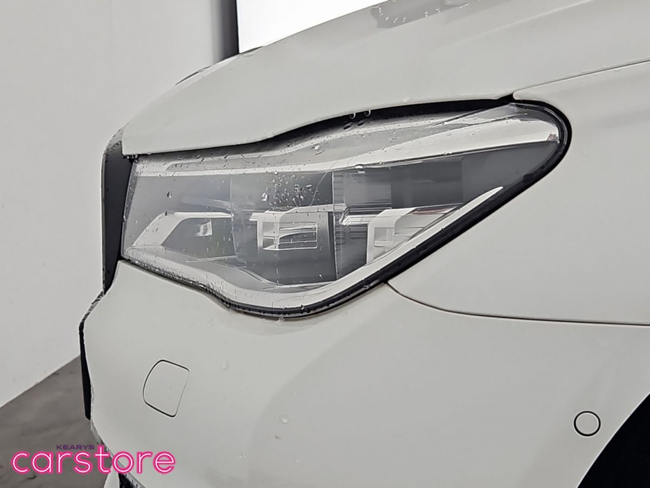 2016 BMW 7 Series - image 17