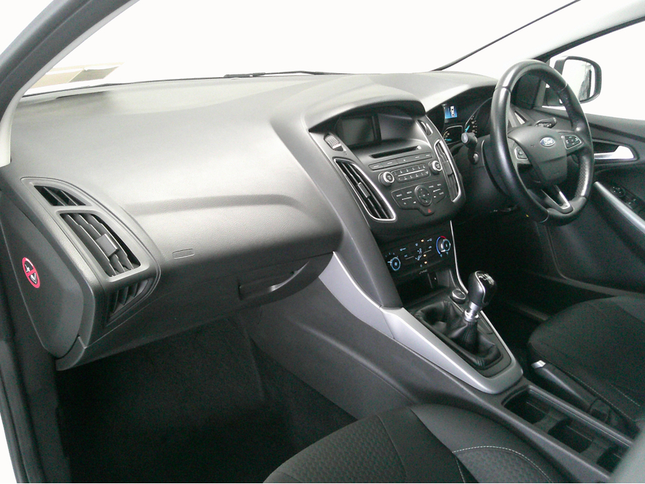 2017 Ford Focus - image 17