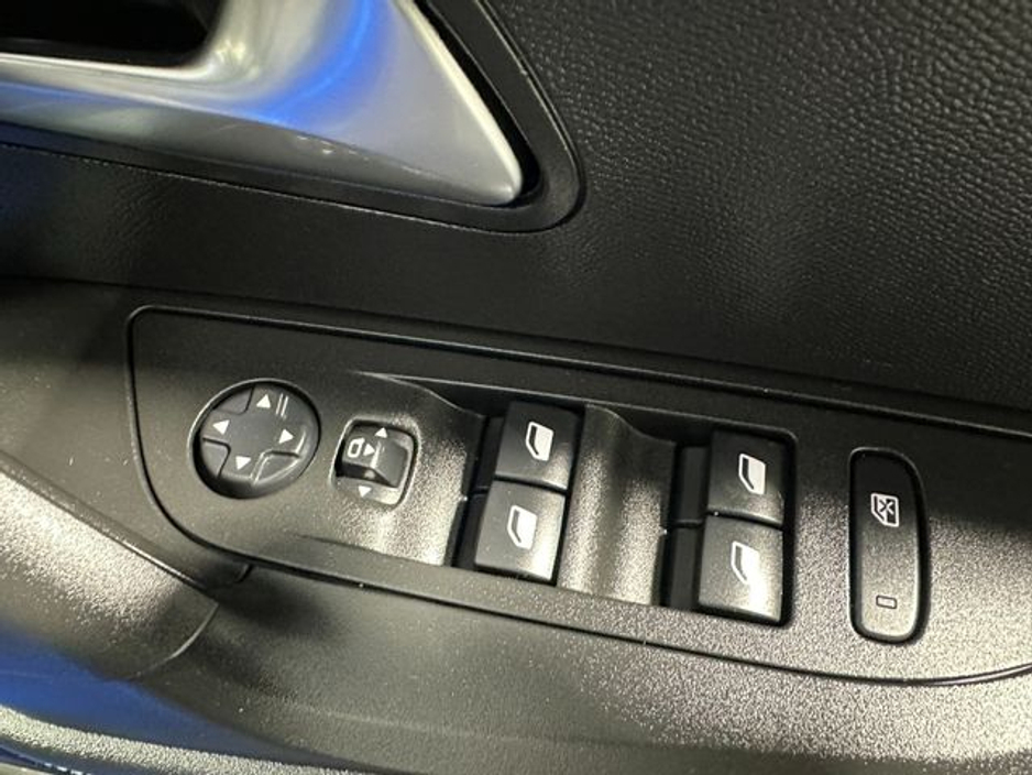 2023 Peugeot 2008 - image 20