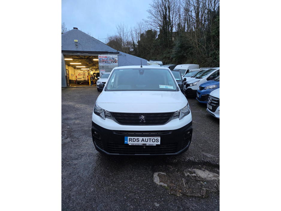 2021 Peugeot Partner - image 2