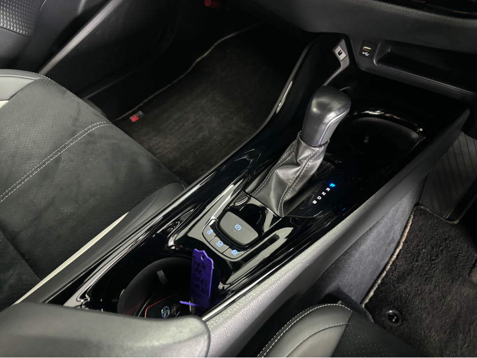 2020 Toyota C-HR - image 9