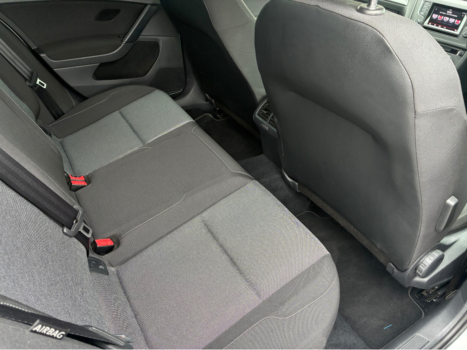 2014 Volkswagen Golf - image 9