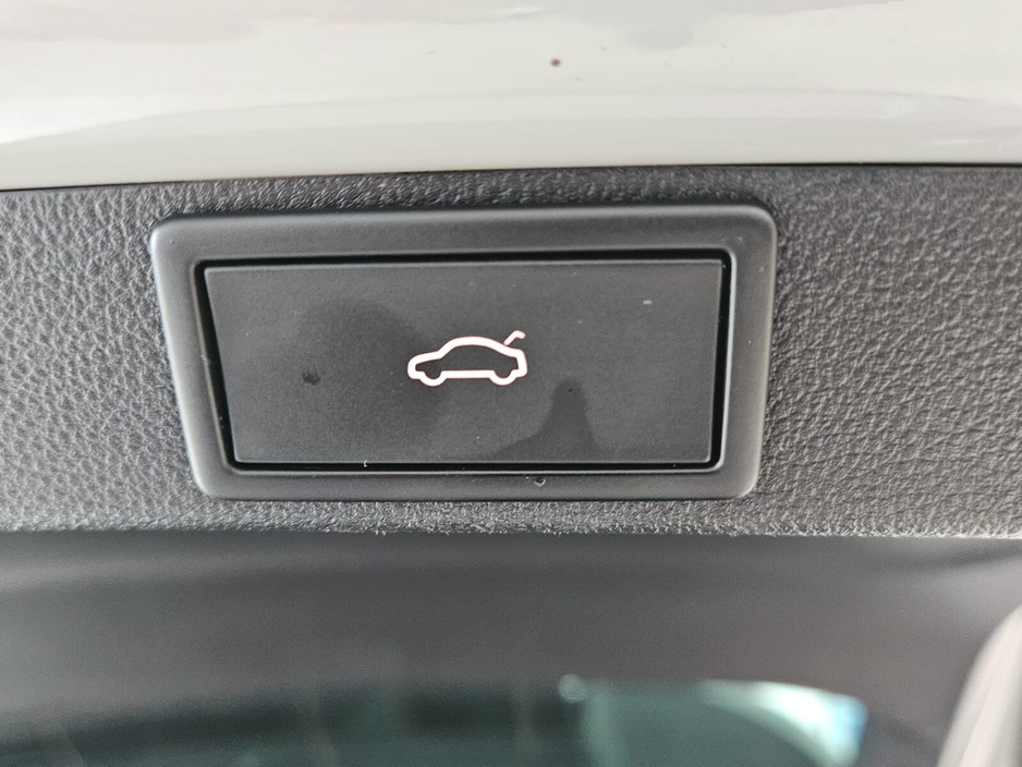 2021 Skoda Octavia - image 8