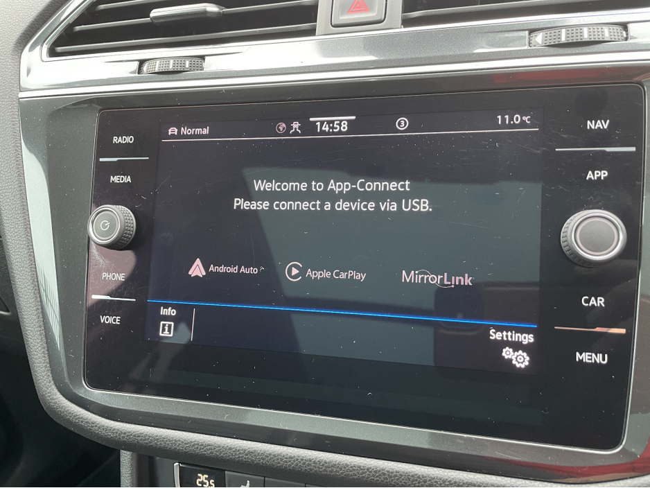 2021 Volkswagen Tiguan - image 14